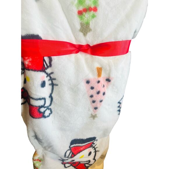 Hello Kitty Faux Fur Christmas throw 50 70 with matching 3 piece flannel twin - Picture 6 of 7